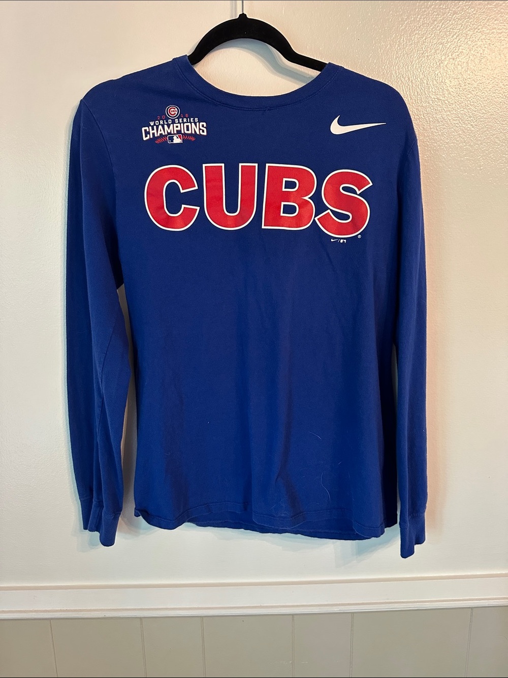 Nike Royal Blue CUBS Long Sleeve 2016 World Series Champions Shirt with Roster M